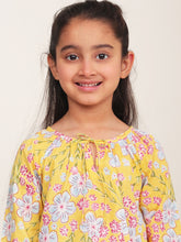 Load image into Gallery viewer, Campana Girls Nora Printed Cotton Top - Pastel Florals - Yellow
