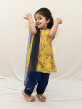 Load image into Gallery viewer, Campana Girls Chitra Kurta-Pants Set - Flower Bunch Print - Lime and Navy
