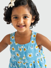 Load image into Gallery viewer, Campana Girls Amy Sleeveless Dress - Daisies Print - Powder Blue &amp; White
