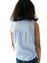 Load image into Gallery viewer, Campana Girls Vickie Shirt Style Top - Chambray Dobby - Blue &amp; Orange
