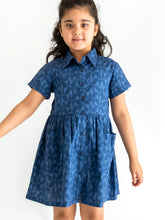 Load image into Gallery viewer, Campana Girls Emily Dress with Pockets - Abstract Print - Navy Blue
